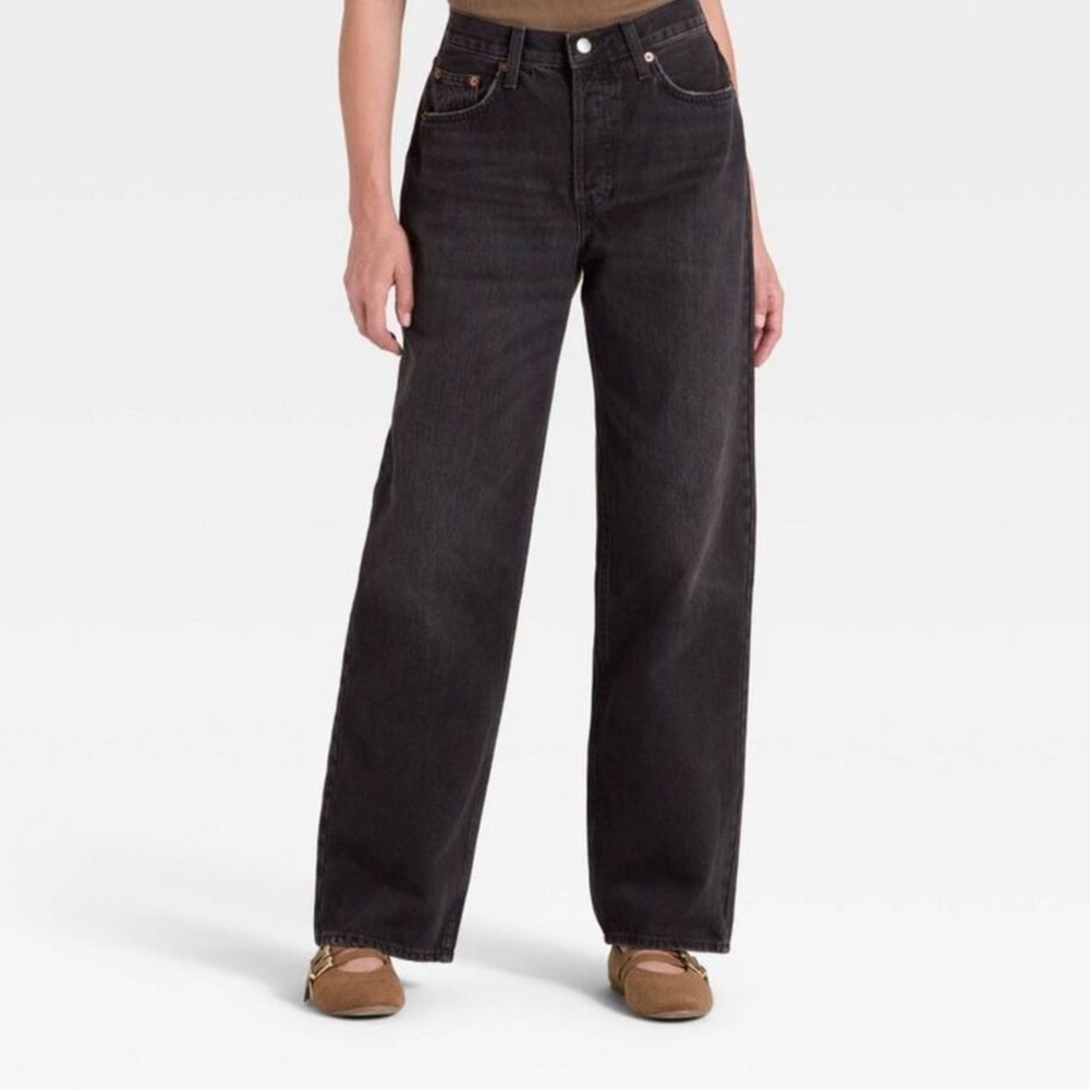 Women’s  90s mid rise relaxed Straight  leg.   Black Jeans.   Size 4